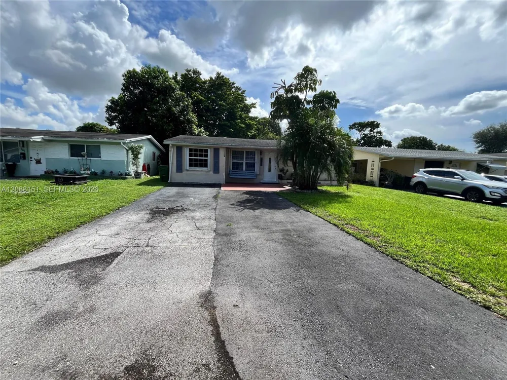 371 SW 67th Ter Pembroke Pines, FL 33023