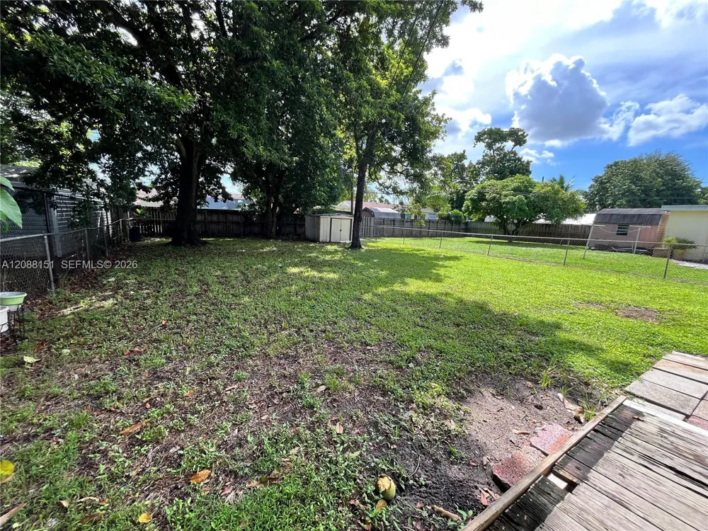 371 SW 67th Ter Pembroke Pines, FL 33023