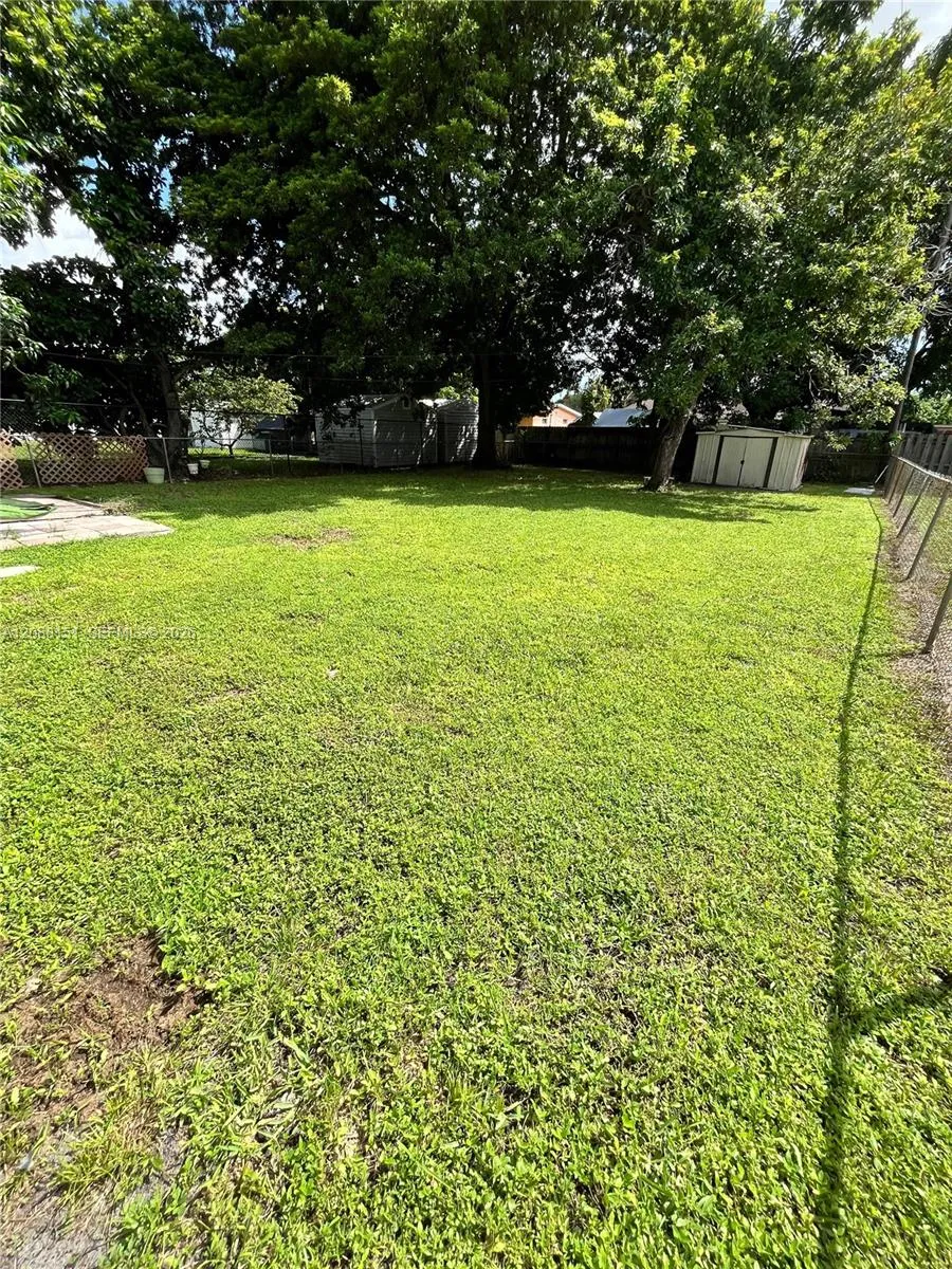 371 SW 67th Ter Pembroke Pines, FL 33023