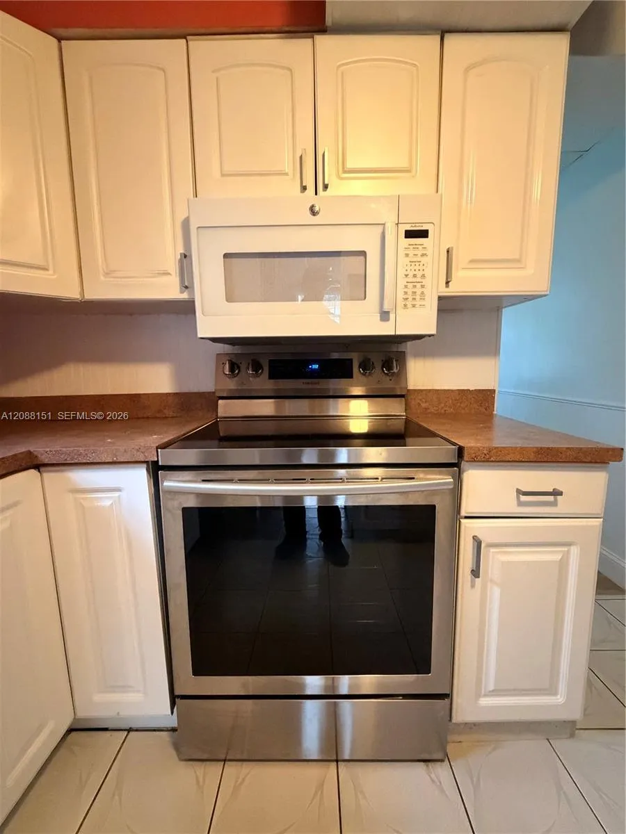 371 SW 67th Ter Pembroke Pines, FL 33023
