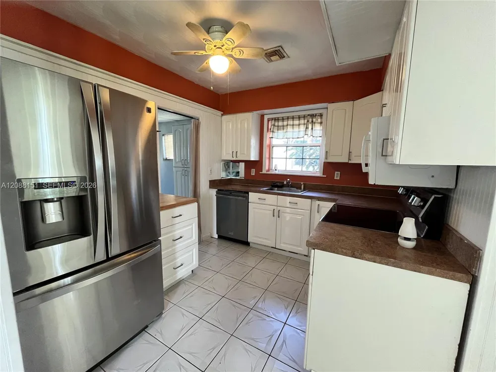 371 SW 67th Ter Pembroke Pines, FL 33023