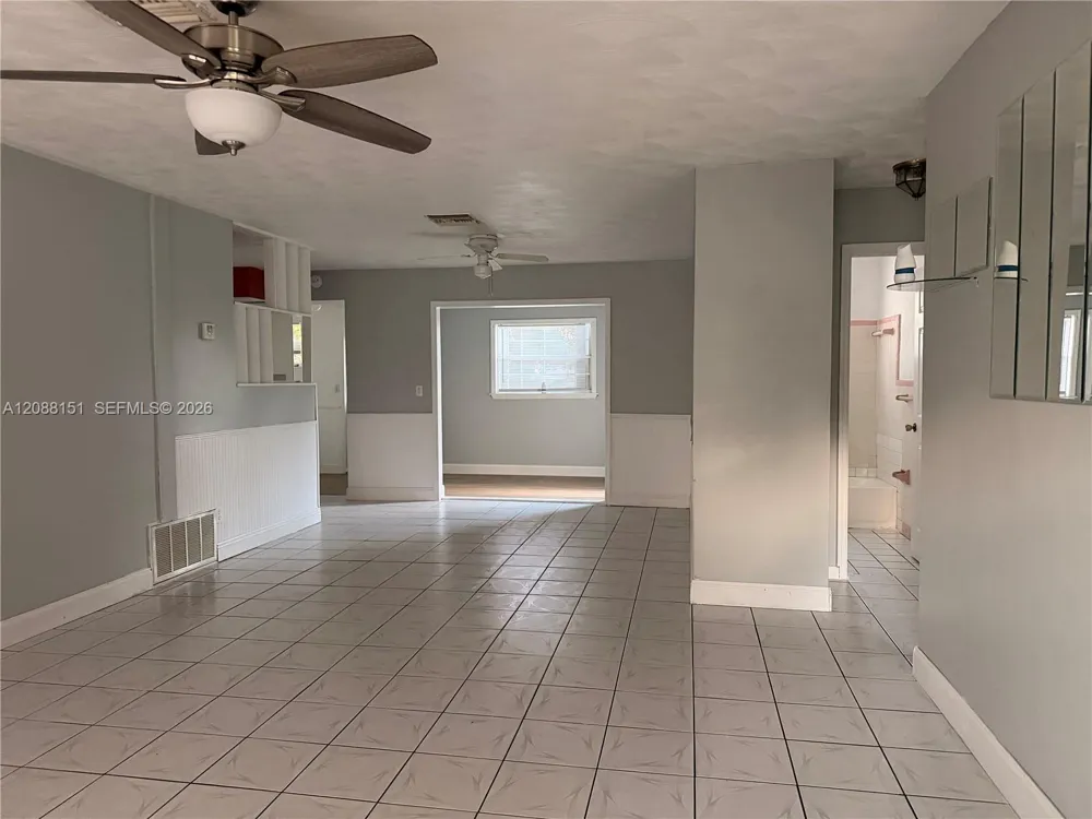 371 SW 67th Ter Pembroke Pines, FL 33023
