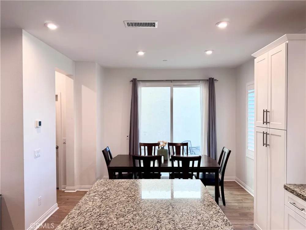 16066 Carrara Lane Fontana, CA 92336