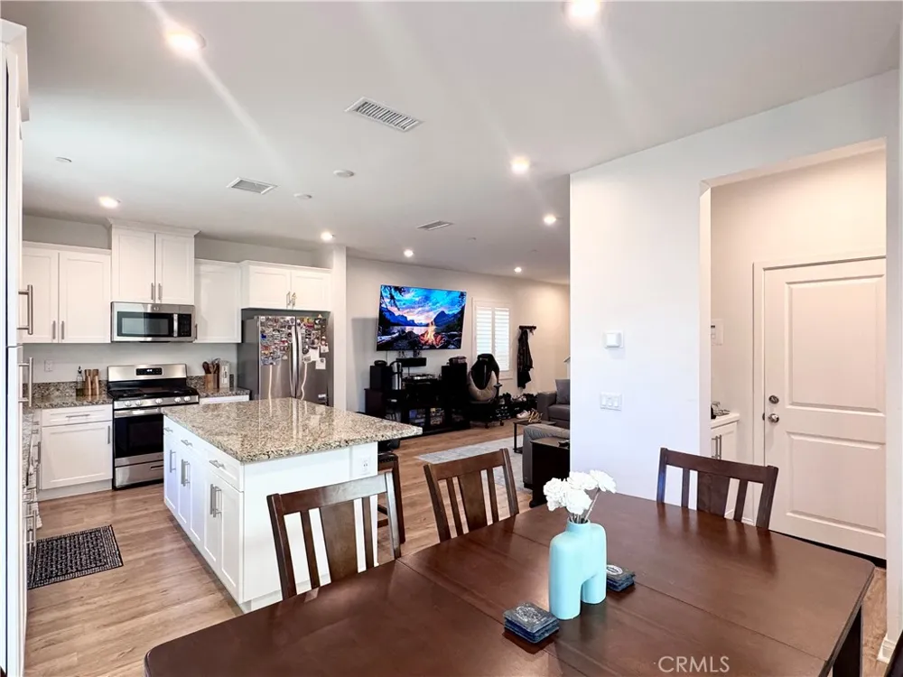 16066 Carrara Lane Fontana, CA 92336
