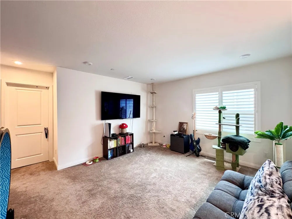 16066 Carrara Lane Fontana, CA 92336