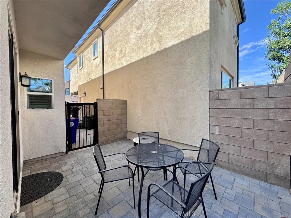 16066 Carrara Lane Fontana, CA 92336