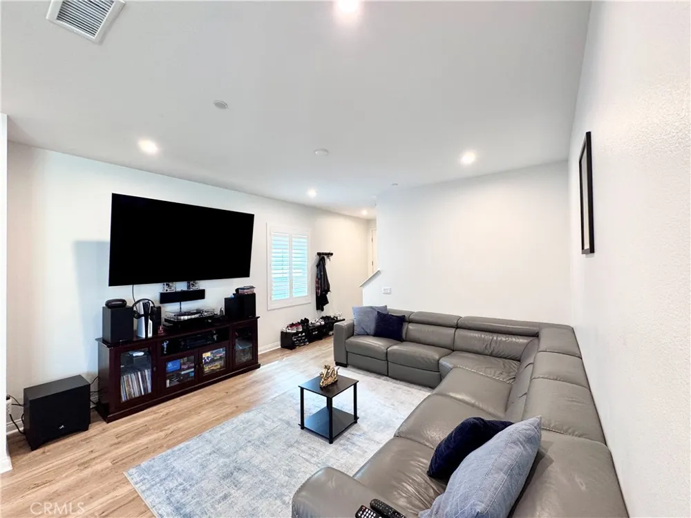 16066 Carrara Lane Fontana, CA 92336
