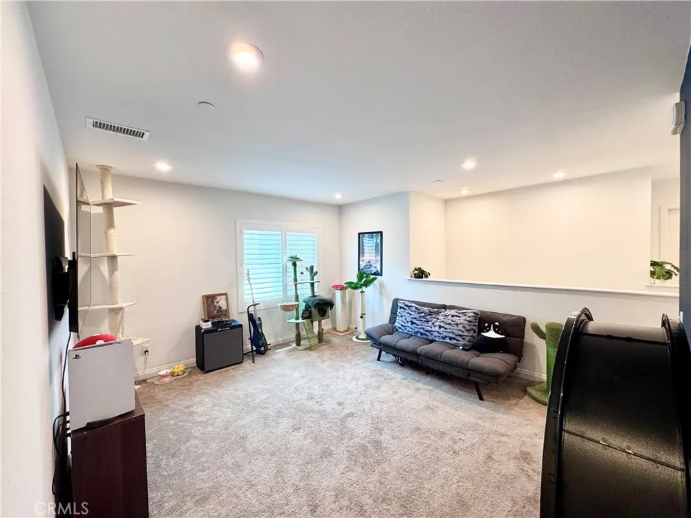 16066 Carrara Lane Fontana, CA 92336