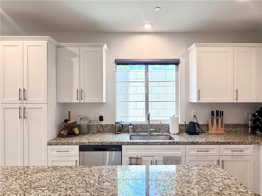 16066 Carrara Lane Fontana, CA 92336