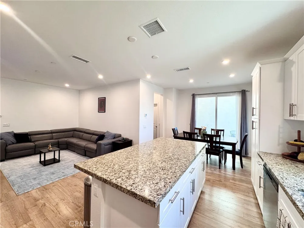 16066 Carrara Lane Fontana, CA 92336