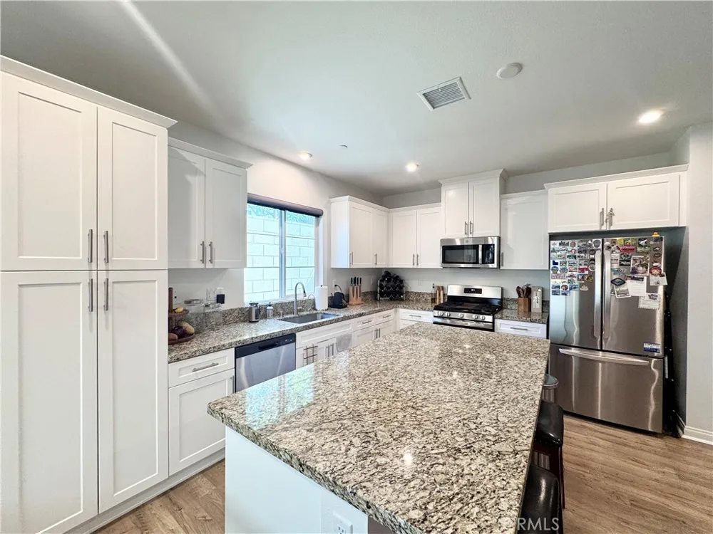 16066 Carrara Lane Fontana, CA 92336