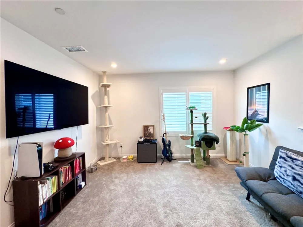 16066 Carrara Lane Fontana, CA 92336