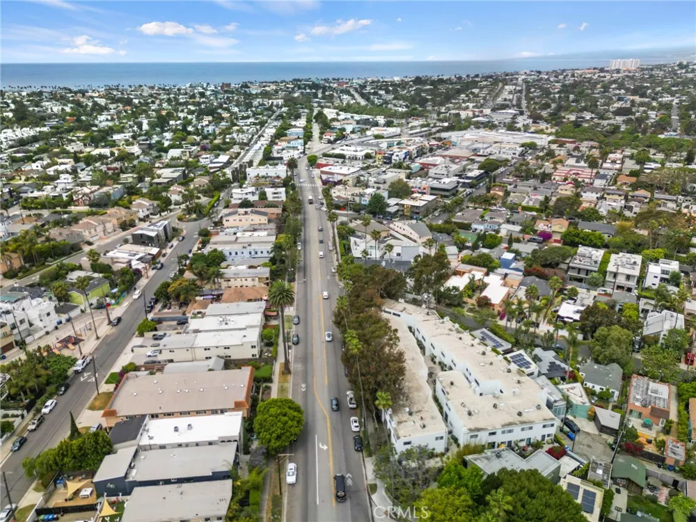 2500 Abbot Kinney Boulevard #5 Venice, CA 90291