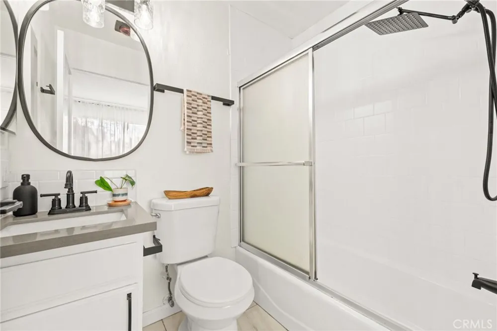2500 Abbot Kinney Boulevard #5 Venice, CA 90291