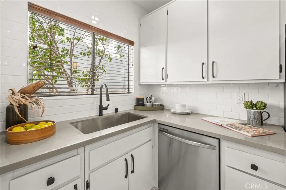 2500 Abbot Kinney Boulevard #5 Venice, CA 90291