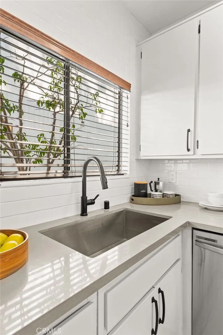 2500 Abbot Kinney Boulevard #5 Venice, CA 90291