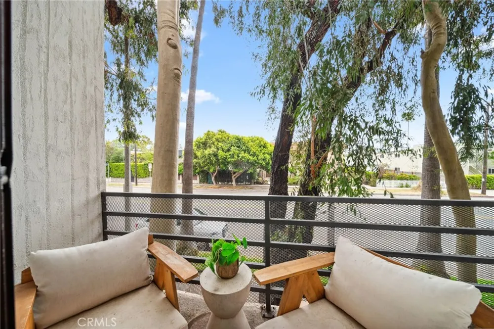 2500 Abbot Kinney Boulevard #5 Venice, CA 90291