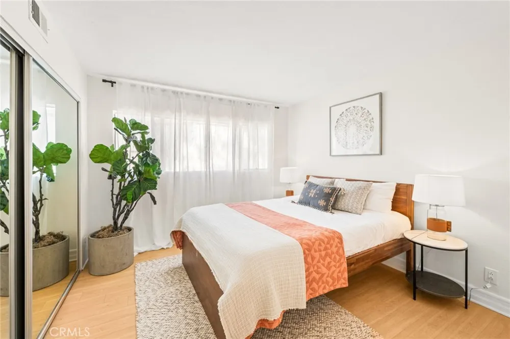 2500 Abbot Kinney Boulevard #5 Venice, CA 90291