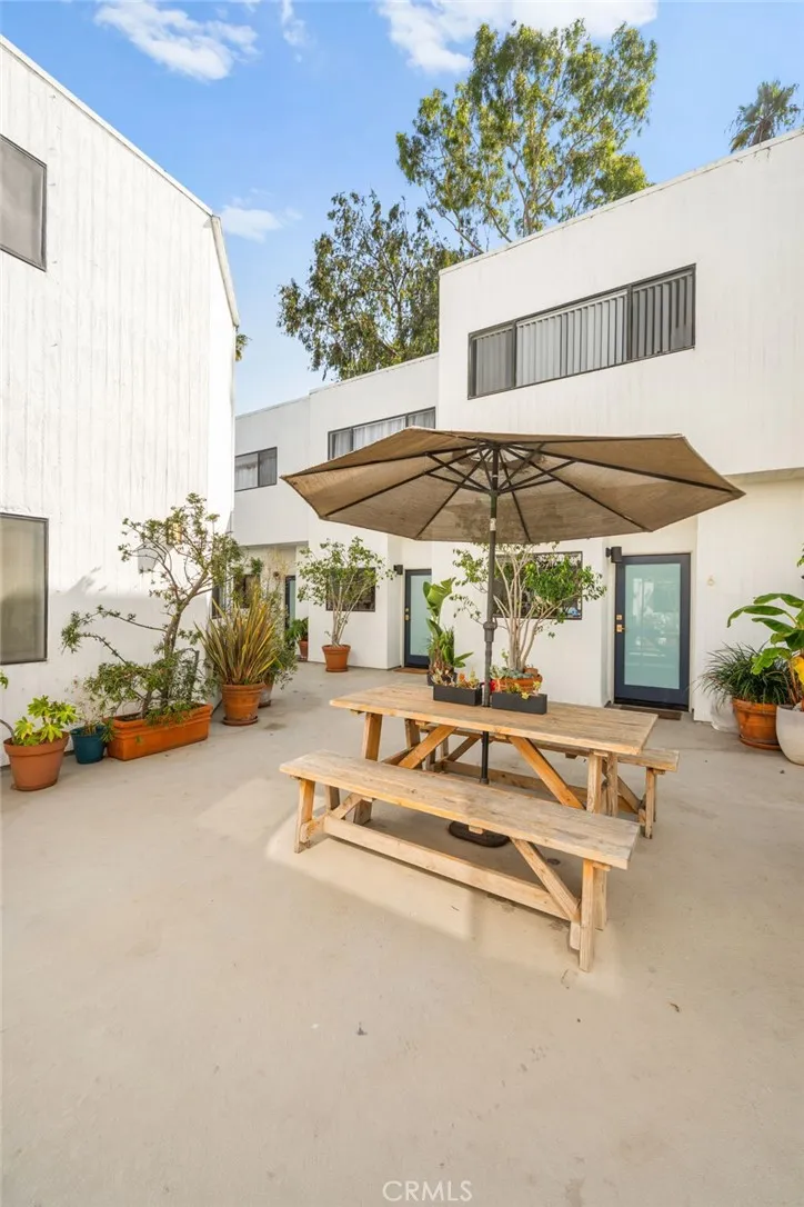 2500 Abbot Kinney Boulevard #5 Venice, CA 90291