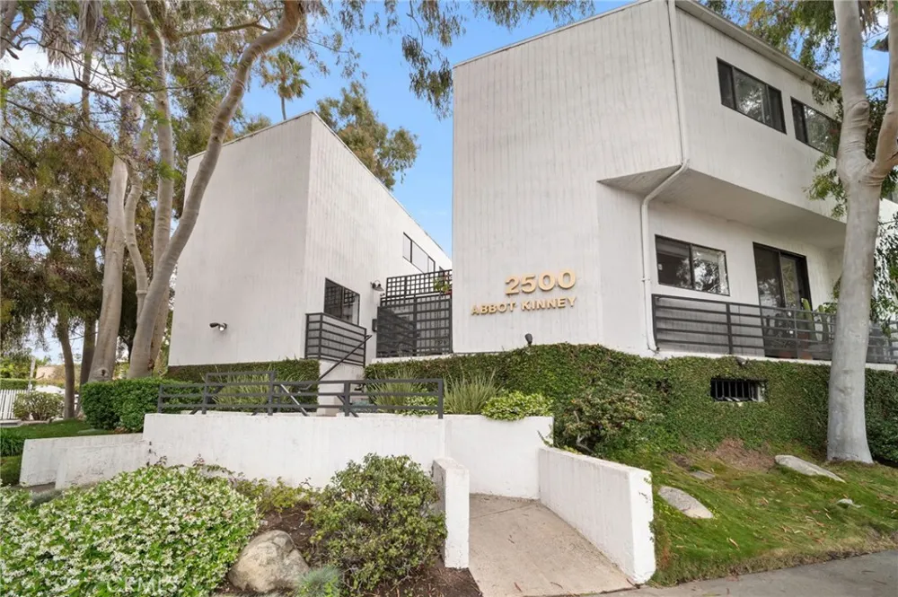 2500 Abbot Kinney Boulevard #5 Venice, CA 90291