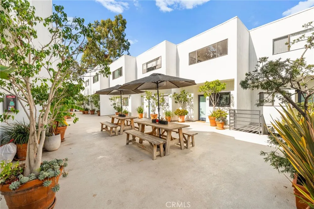 2500 Abbot Kinney Boulevard #5 Venice, CA 90291