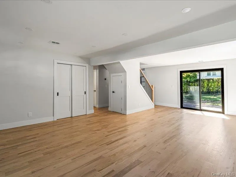 6 Slocum Avenue Port Washington, NY 11050