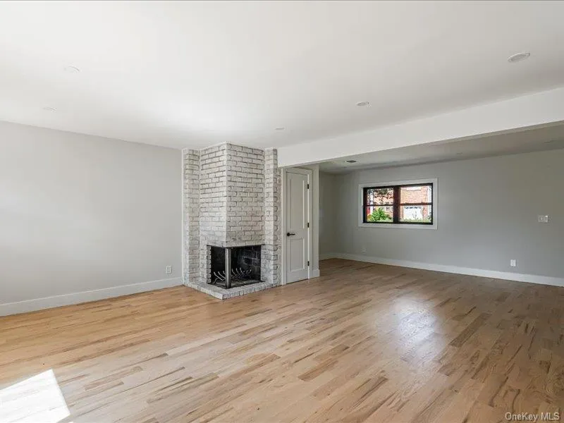 6 Slocum Avenue Port Washington, NY 11050