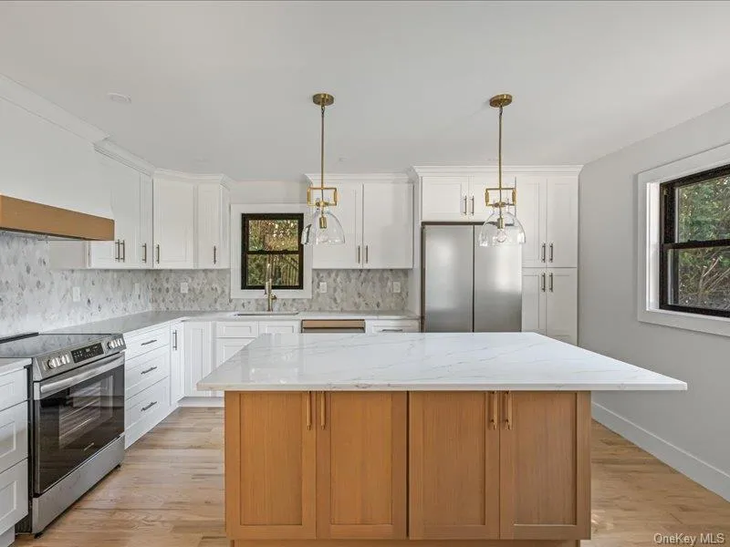 6 Slocum Avenue Port Washington, NY 11050