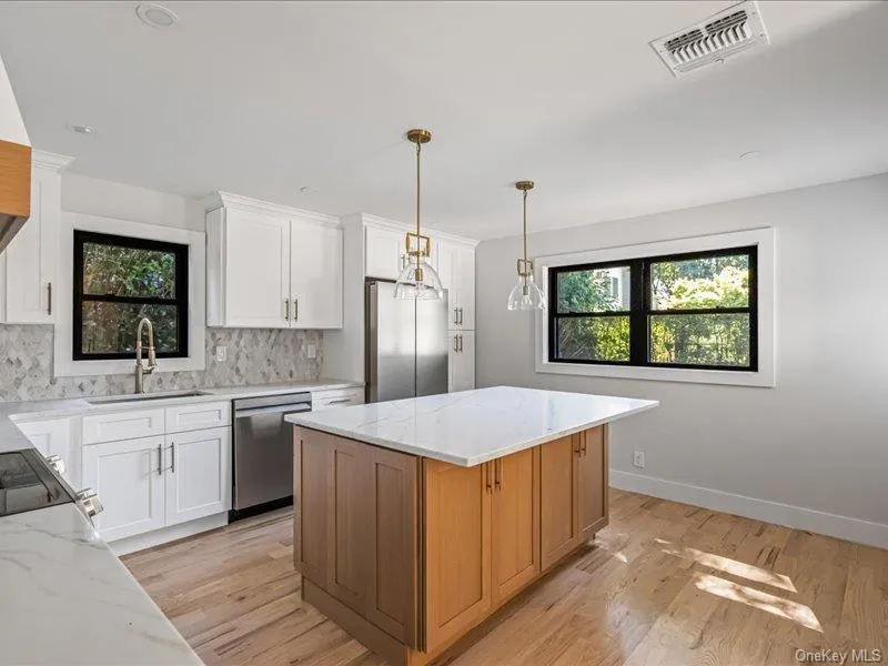 6 Slocum Avenue Port Washington, NY 11050