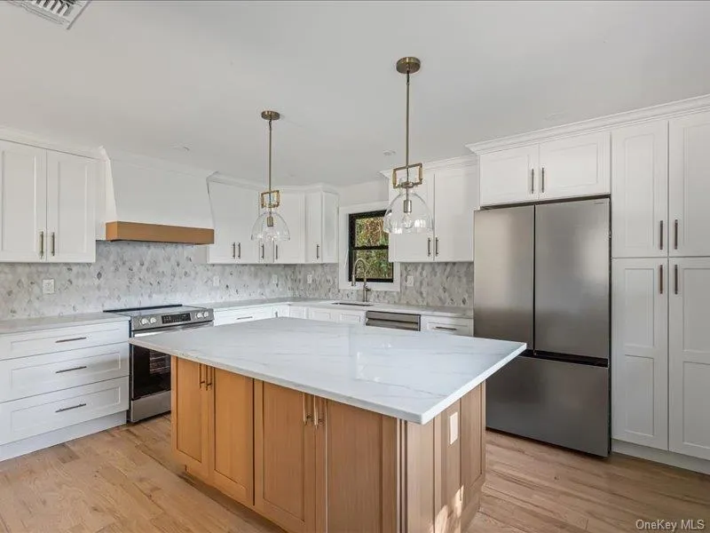 6 Slocum Avenue Port Washington, NY 11050