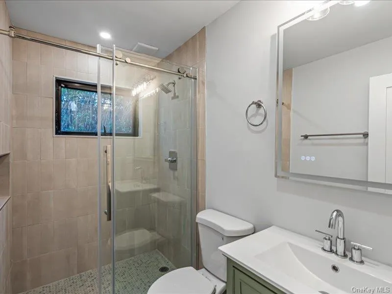 6 Slocum Avenue Port Washington, NY 11050