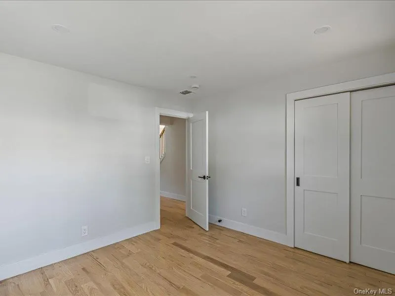 6 Slocum Avenue Port Washington, NY 11050