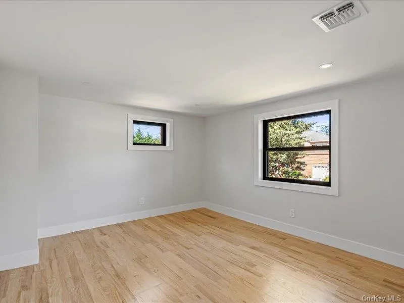 6 Slocum Avenue Port Washington, NY 11050
