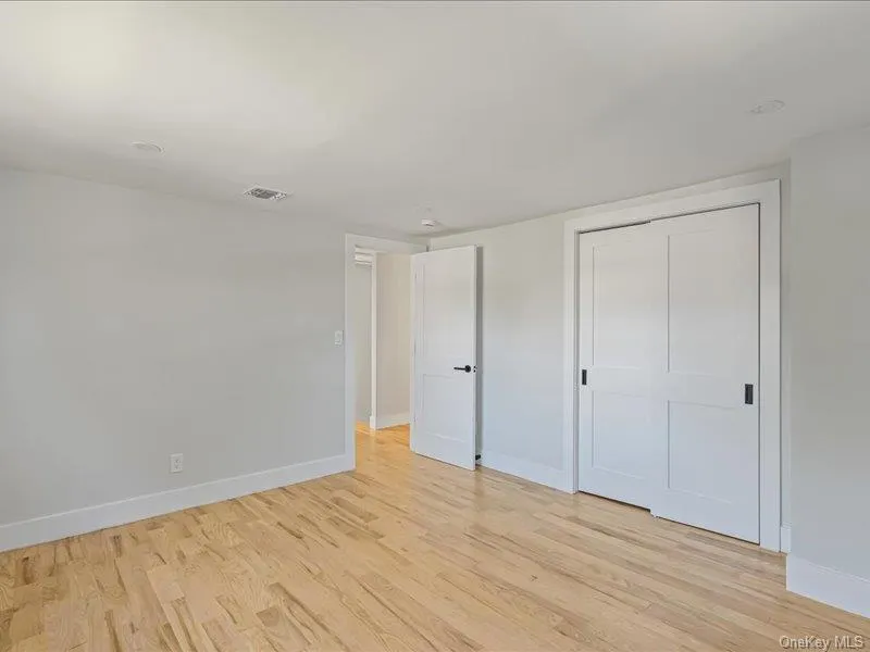 6 Slocum Avenue Port Washington, NY 11050