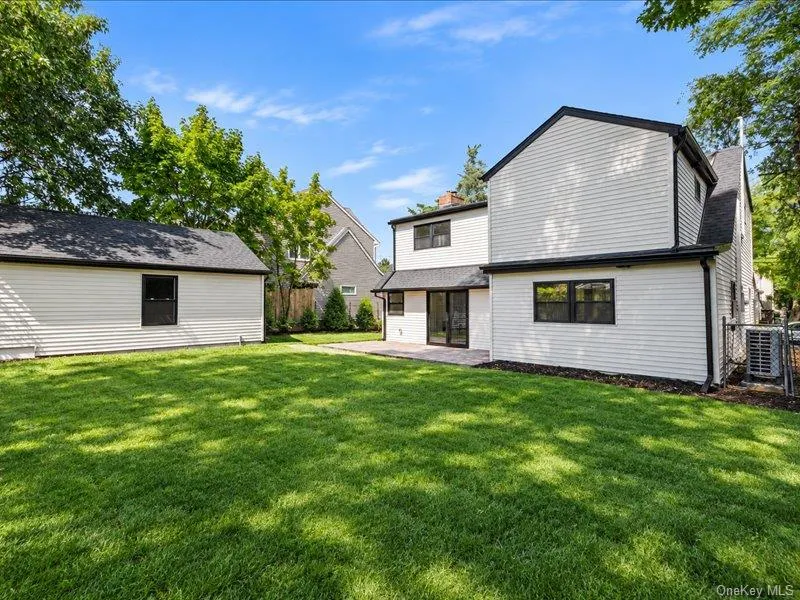 6 Slocum Avenue Port Washington, NY 11050