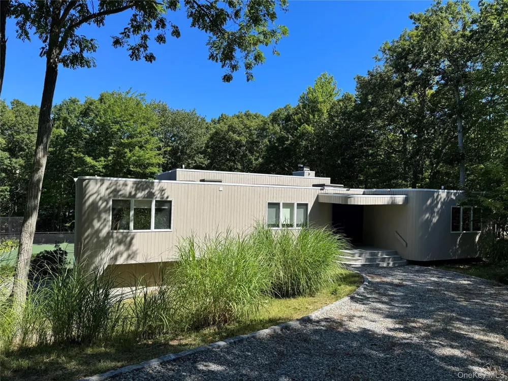2 Little Court East Hampton, NY 11937