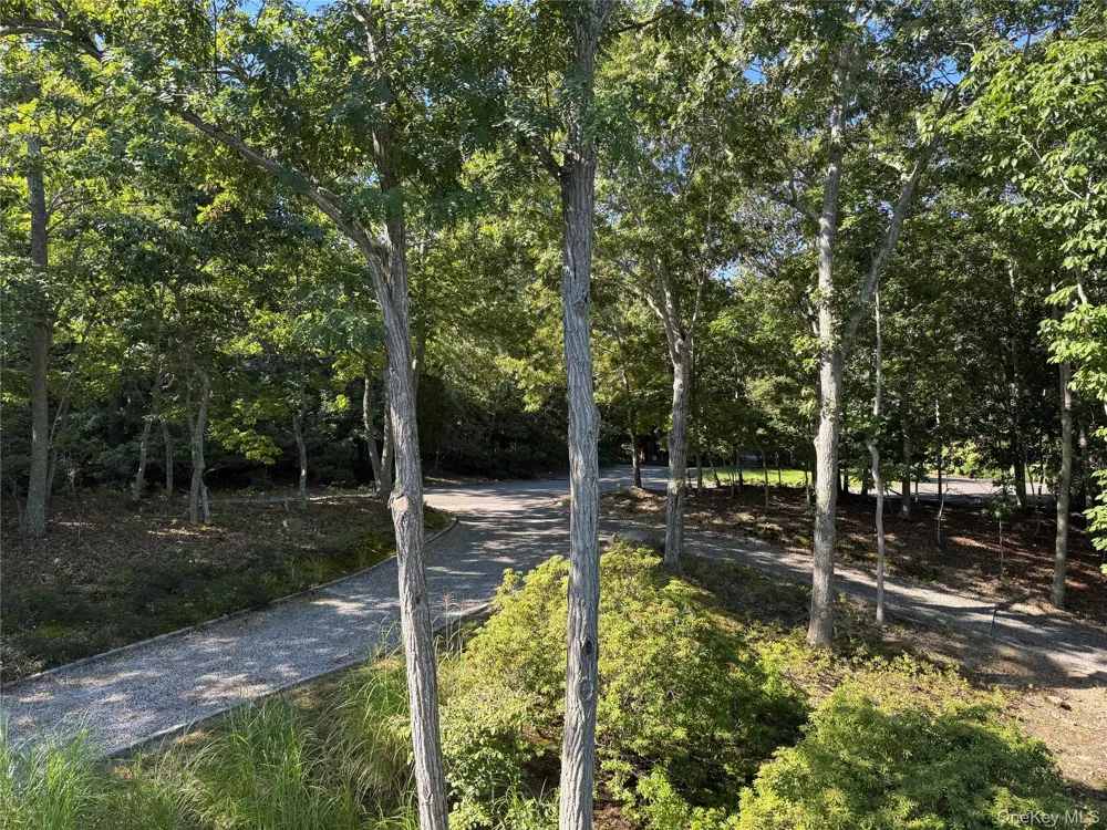 2 Little Court East Hampton, NY 11937