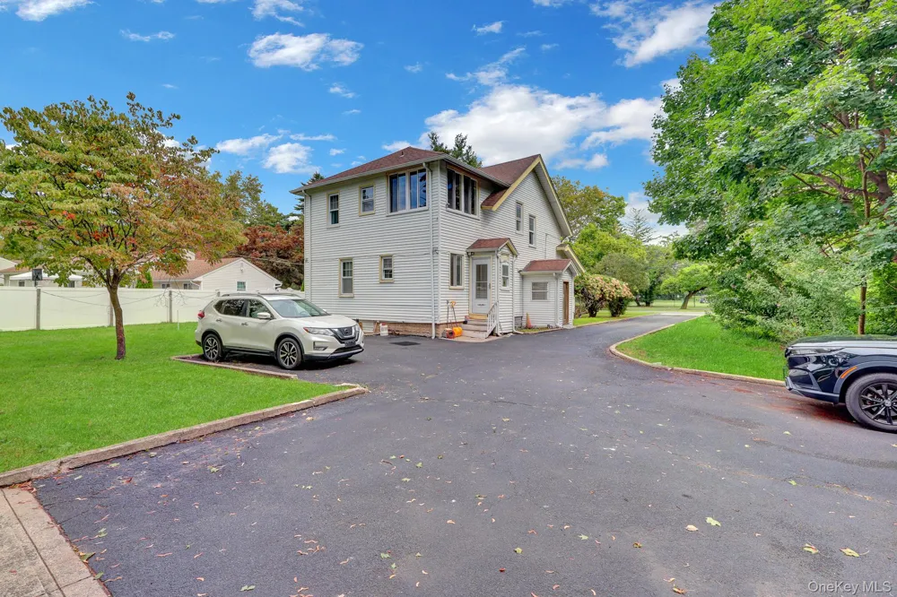 30 Brentwood Parkway Brentwood, NY 11717