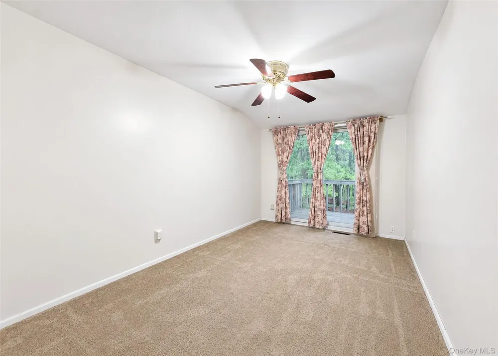 1 Wooded Way #1 Calverton, NY 11933