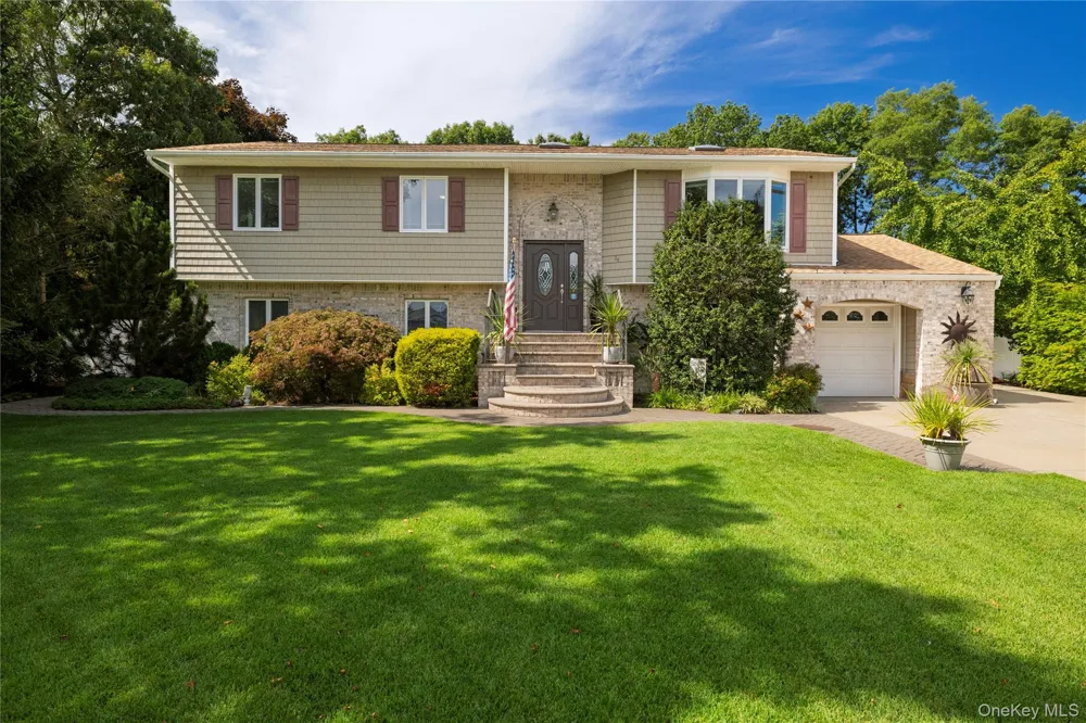 24 Sal Court Bohemia, NY 11716