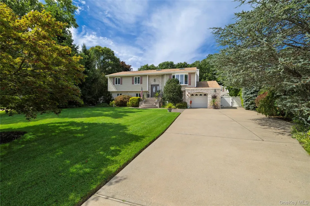 24 Sal Court Bohemia, NY 11716