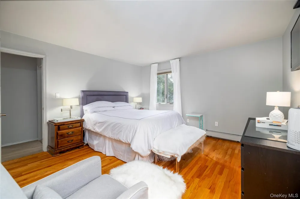 24 Sal Court Bohemia, NY 11716