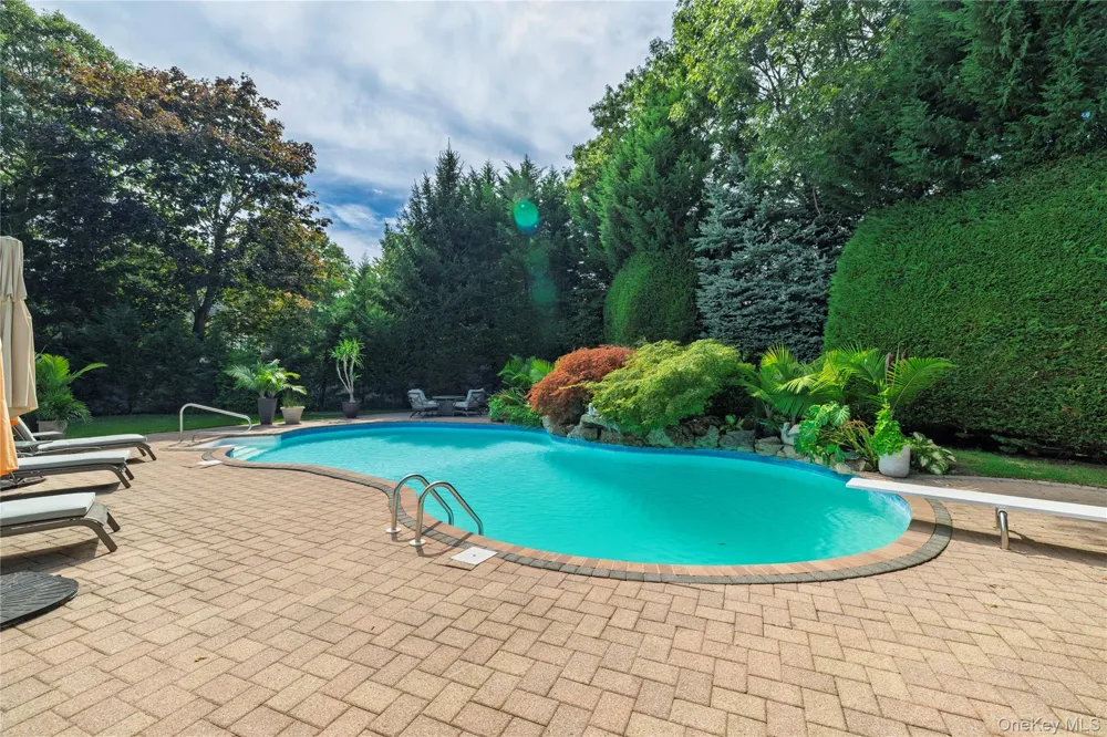 24 Sal Court Bohemia, NY 11716