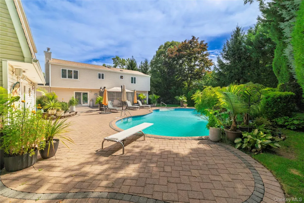 24 Sal Court Bohemia, NY 11716