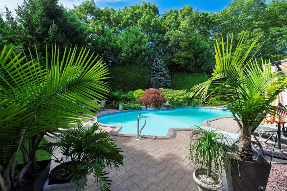 24 Sal Court Bohemia, NY 11716
