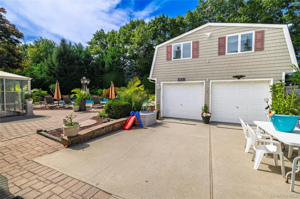 24 Sal Court Bohemia, NY 11716