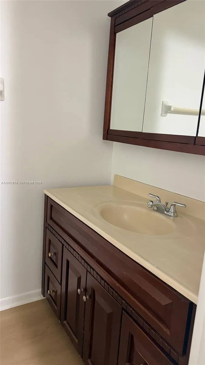 17890 W Dixie Hwy 215 Hwy #215 North Miami Beach, FL 33160