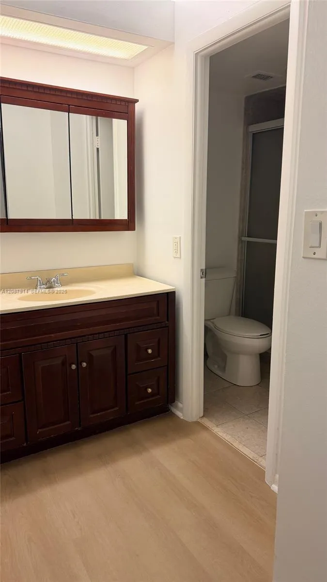 17890 W Dixie Hwy 215 Hwy #215 North Miami Beach, FL 33160