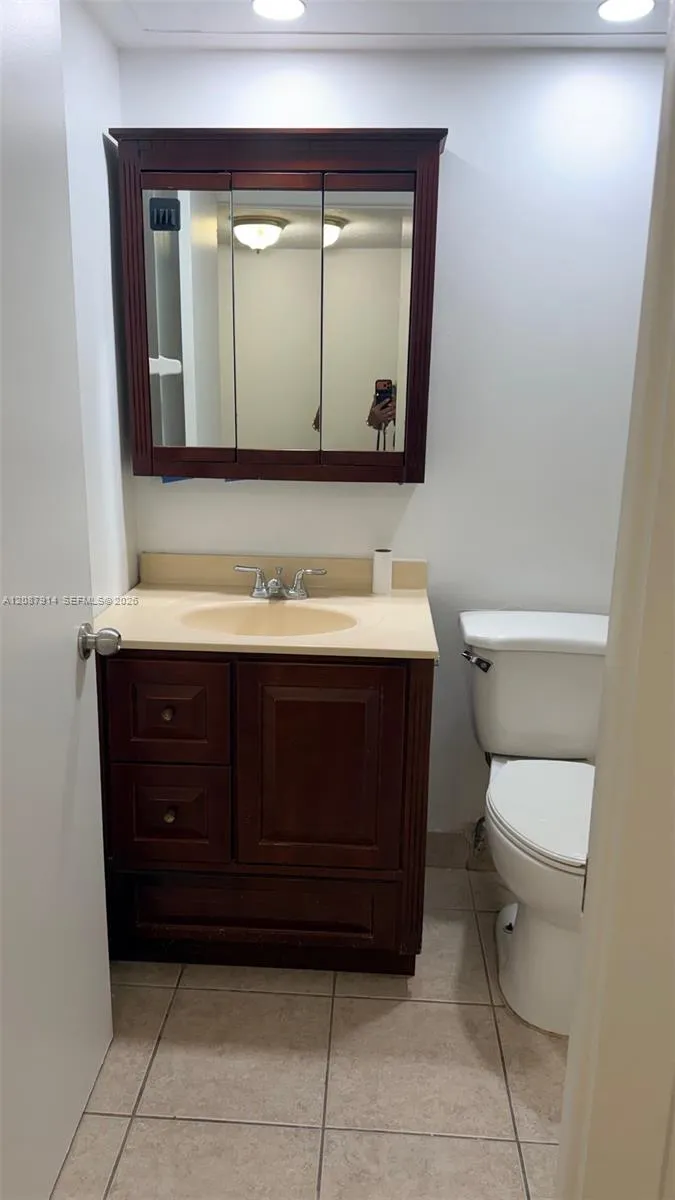 17890 W Dixie Hwy 215 Hwy #215 North Miami Beach, FL 33160