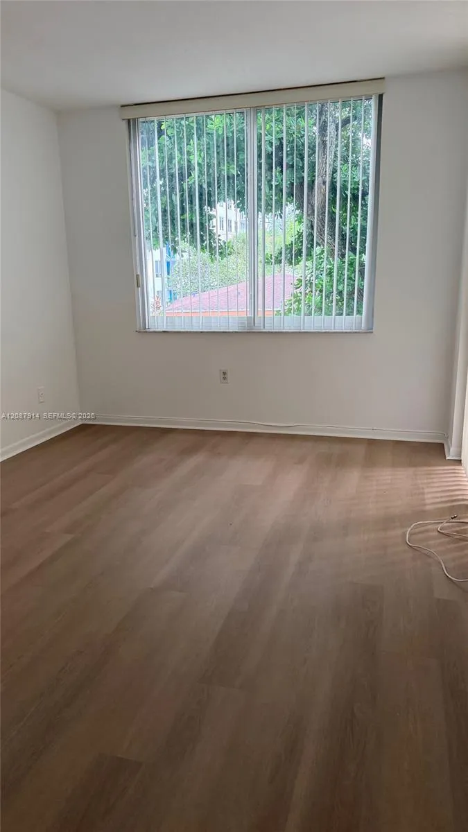 17890 W Dixie Hwy 215 Hwy #215 North Miami Beach, FL 33160